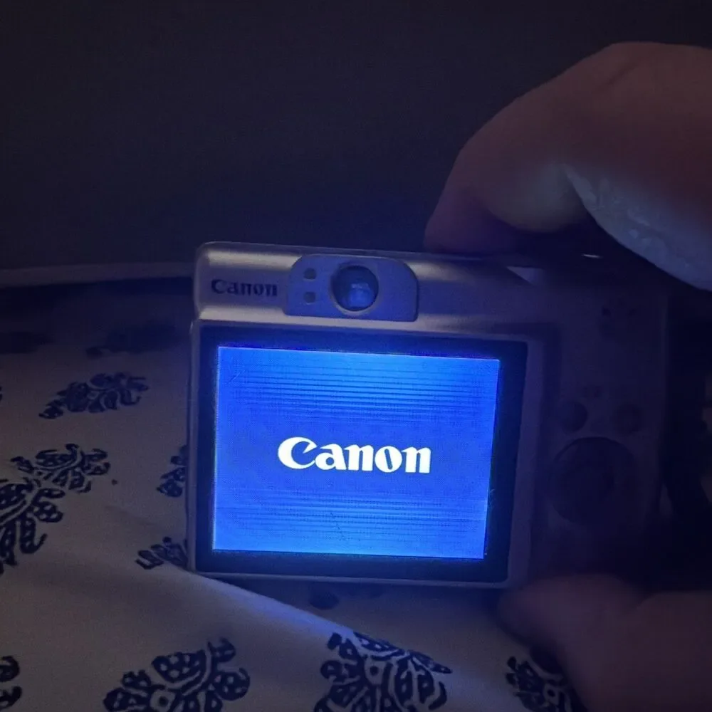 Canon PowerShot A560 7.1MP Digital Camera - Silver, Used, Excellent Shape, Works